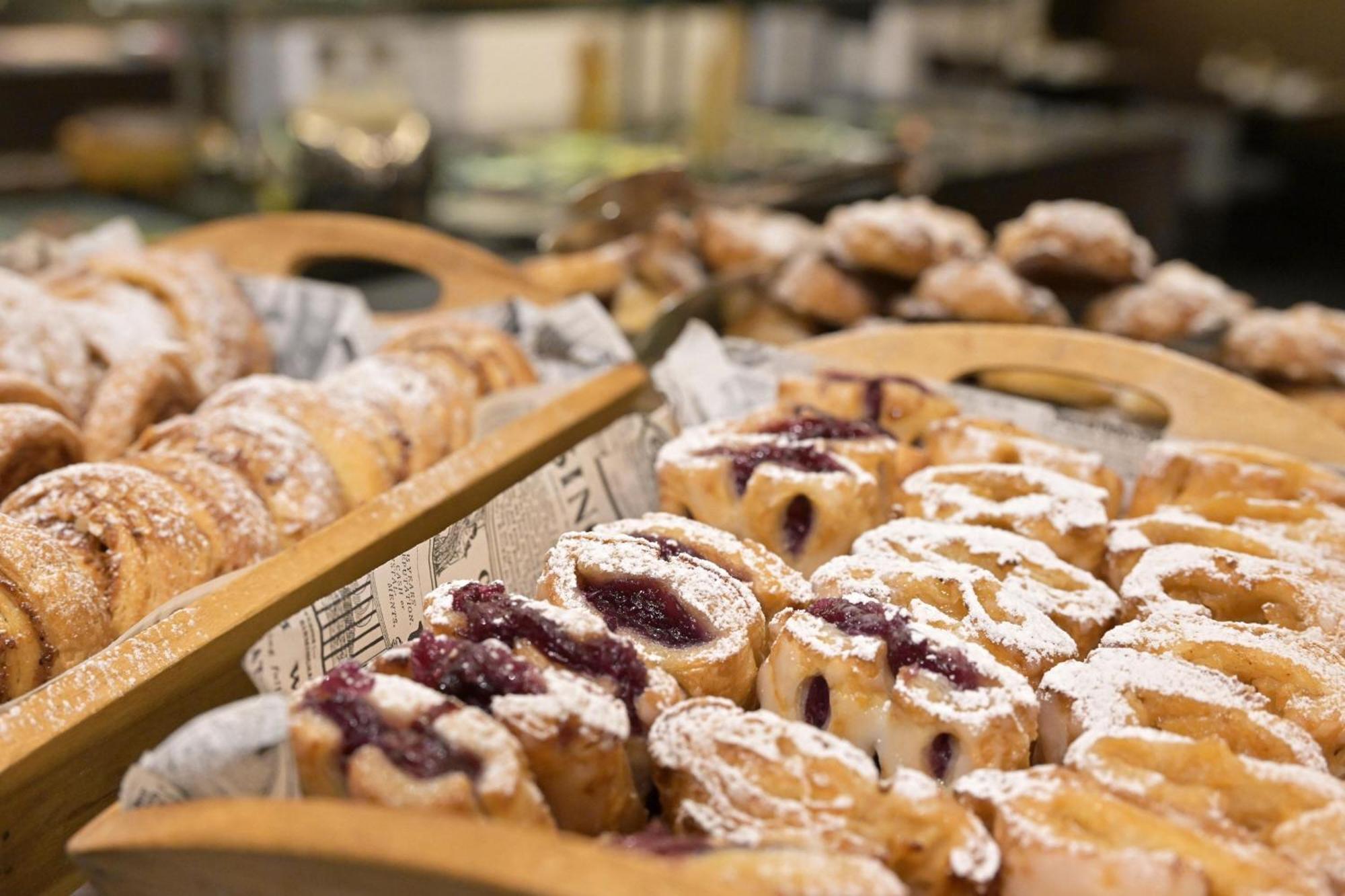 The Westin Grand Frankfurt Hotel Frankfurt am Main Exterior photo Baked goods