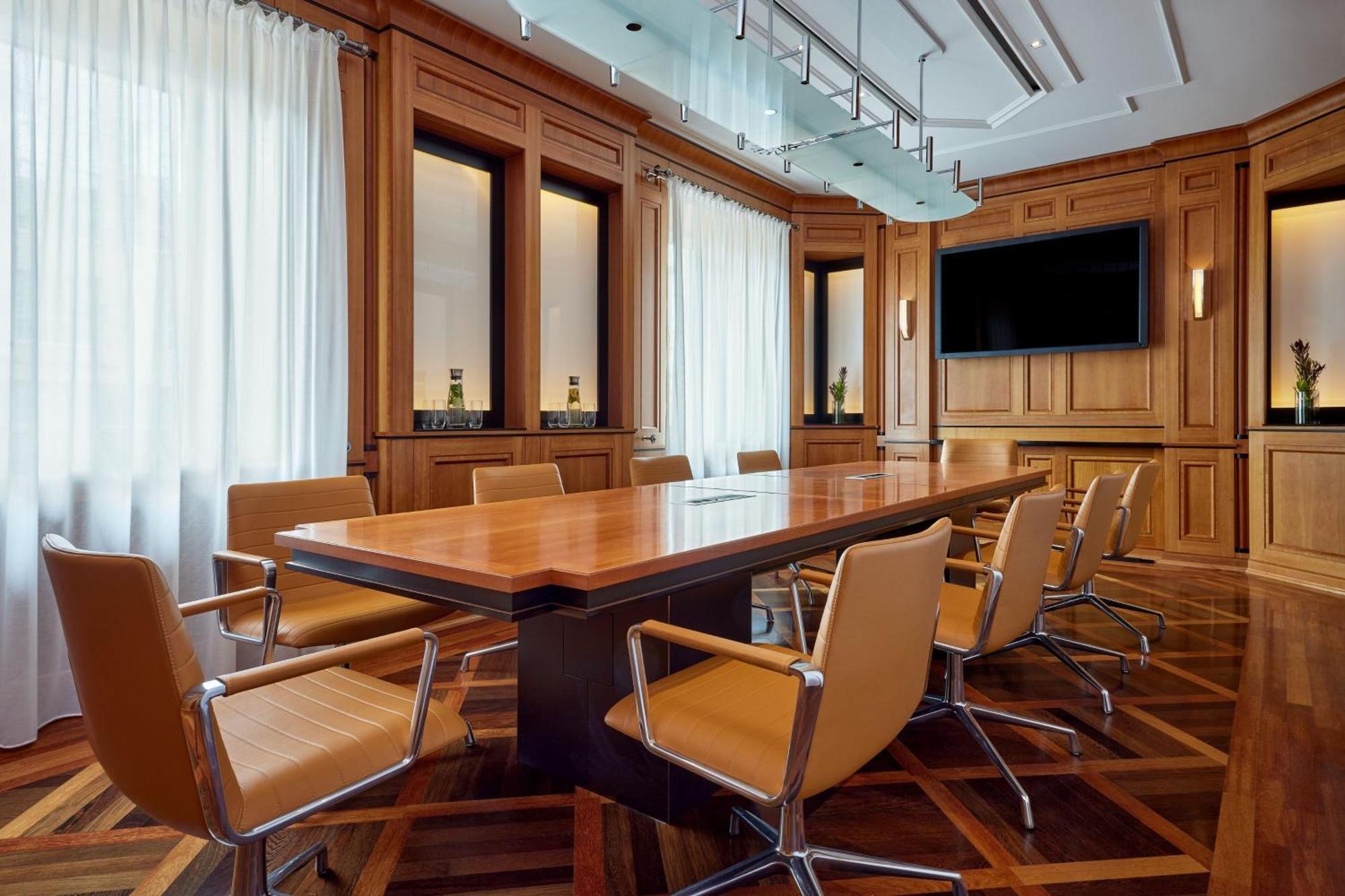 The Westin Grand Frankfurt Hotel Frankfurt am Main Exterior photo The boardroom of the National Bank of Ukraine