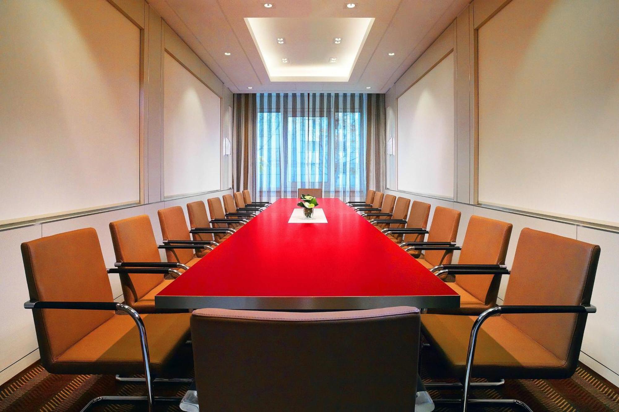 The Westin Grand Frankfurt Hotel Frankfurt am Main Exterior photo A meeting room