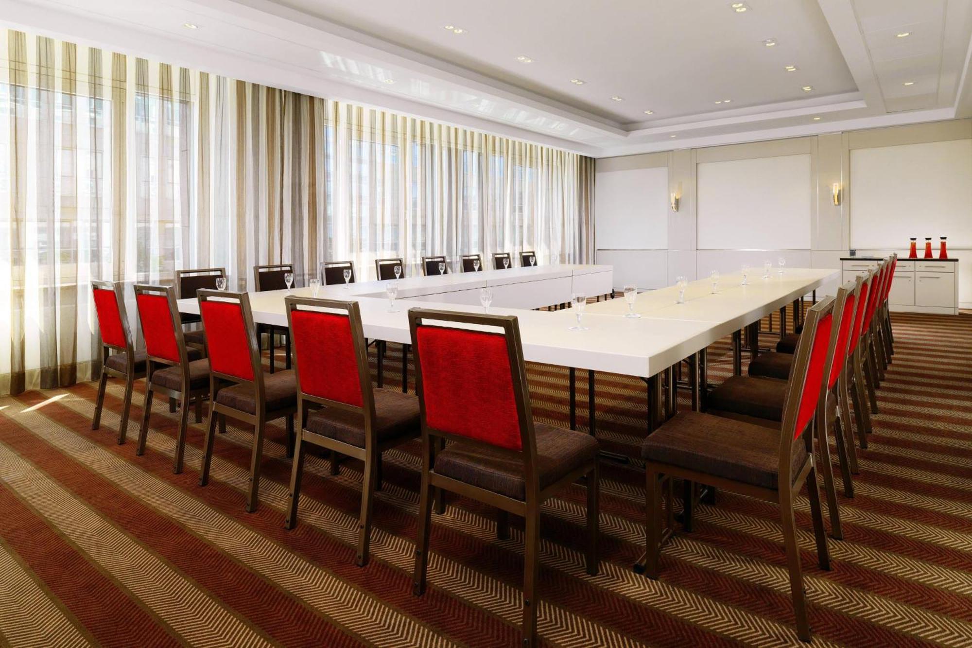 The Westin Grand Frankfurt Hotel Frankfurt am Main Exterior photo A meeting room